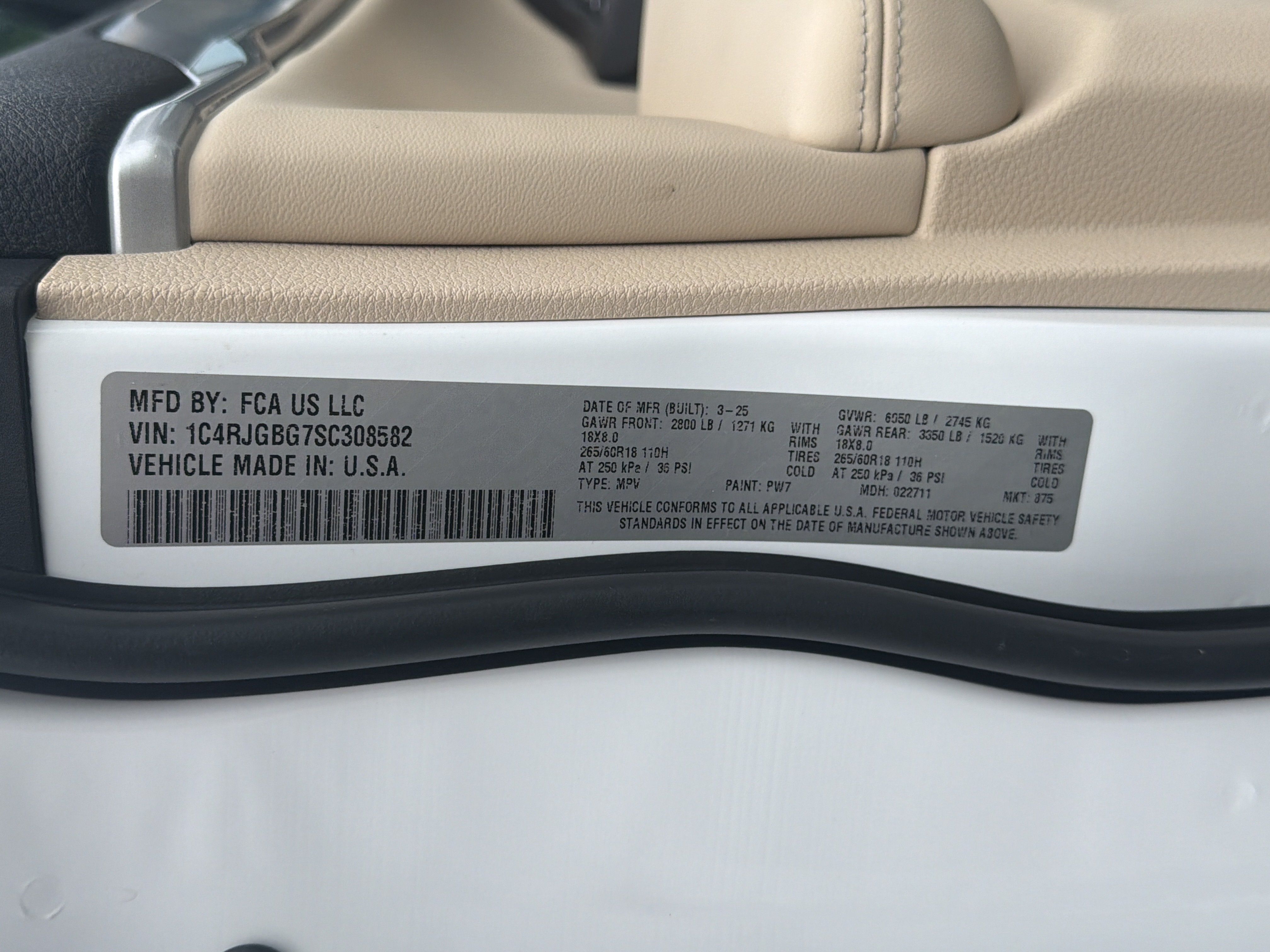 Used 2025 Jeep Grand Cherokee Limited RWD image 36