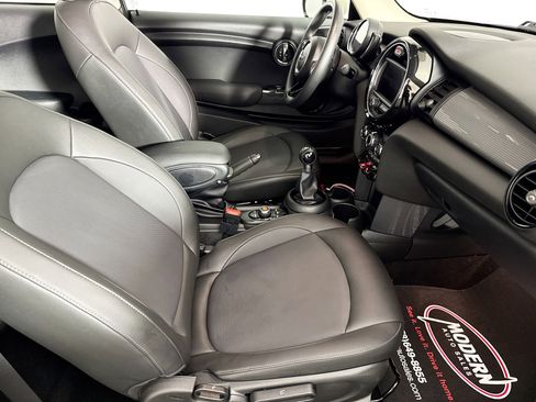 Used 2019 MINI Cooper 2-Door Hardtop image 33