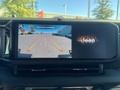 Certified 2025 Jeep Gladiator Rubicon w/ Convenience Group image 25