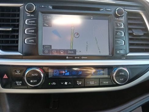 Used 2019 Toyota Highlander XLE AWD/4WD image 20