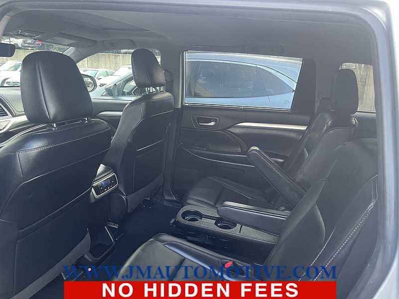 Used 2019 Toyota Highlander XLE w/ Carpet Mat Package (TMS) AWD/4WD image 3