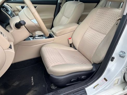 Used 2016 Nissan Altima 2.5 SV FWD image 14