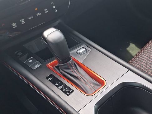 Certified 2025 Nissan Kicks SR FWD image 24