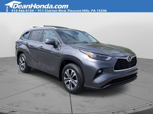 Used 2022 Toyota Highlander XLE AWD/4WD image 1