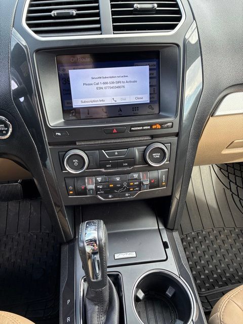 Used 2017 Ford Explorer XLT w/ Equipment Group 202A FWD image 15