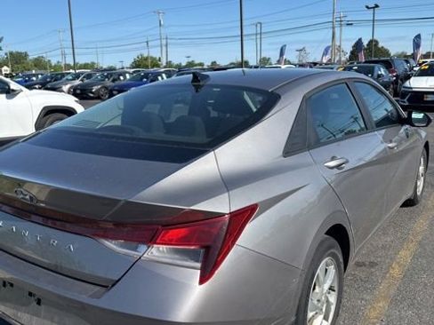 Used 2023 Hyundai Elantra SE FWD image 10