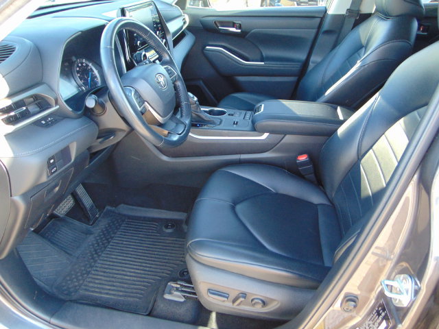 Used 2022 Toyota Highlander XLE AWD/4WD image 10