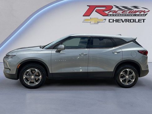 Used 2025 Chevrolet Blazer LT FWD image 2