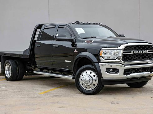 Used 2022 RAM 5500 Tradesman w/ Chrome Appearance Group image 6