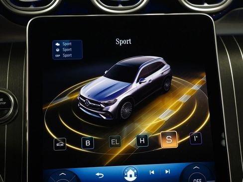 Used 2025 Mercedes-Benz GLC 350e 4MATIC image 24