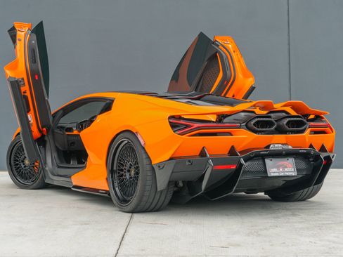 Used 2025 Lamborghini Revuelto Coupe 2D image 13