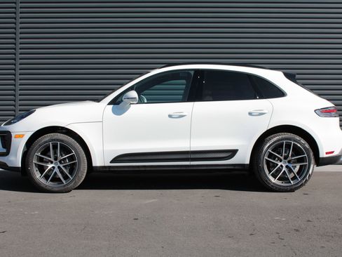 New 2026 Porsche Macan image 2