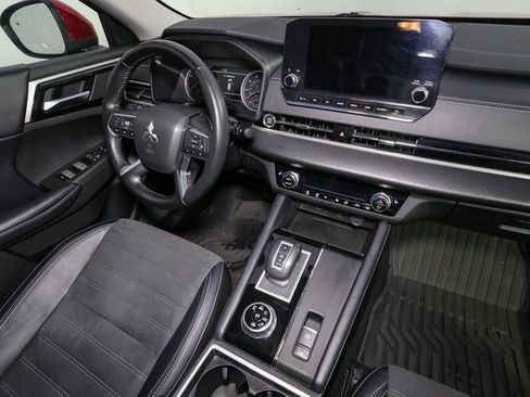 Used 2024 Mitsubishi Outlander SE image 19