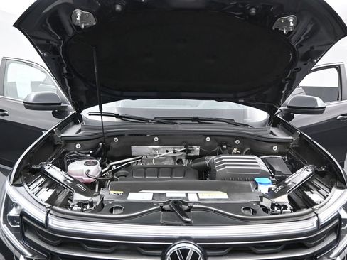 Used 2024 Volkswagen Atlas Cross Sport SEL AWD/4WD image 38