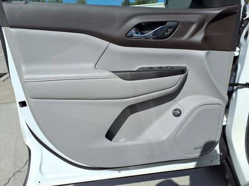 Used 2018 GMC Acadia SLT image 23