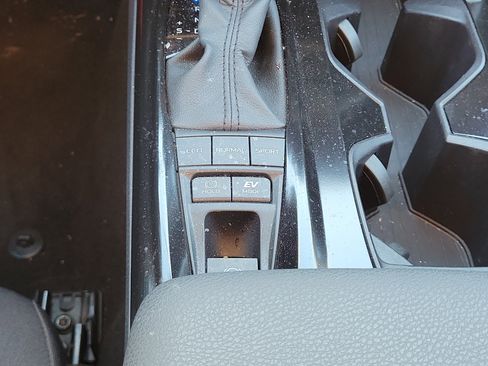 Used 2025 Toyota Camry LE image 27