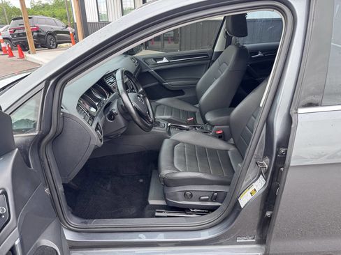 Used 2017 Volkswagen Golf S FWD image 11