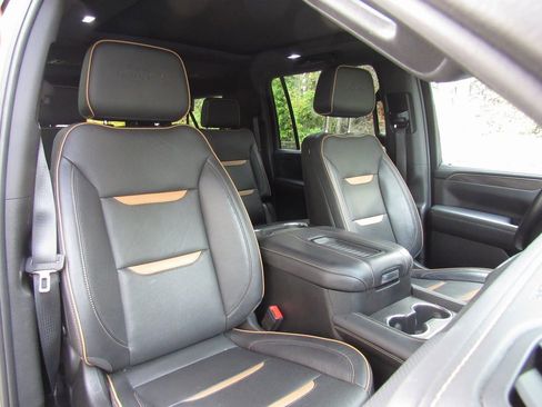 Used 2023 GMC Yukon XL AT4 w/ AT4 Premium Package image 20