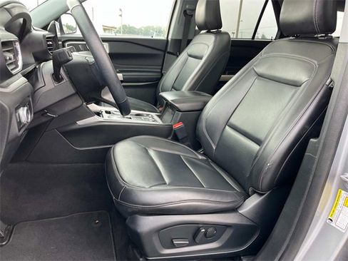 Used 2023 Ford Explorer XLT w/ Equipment Group 202A image 33