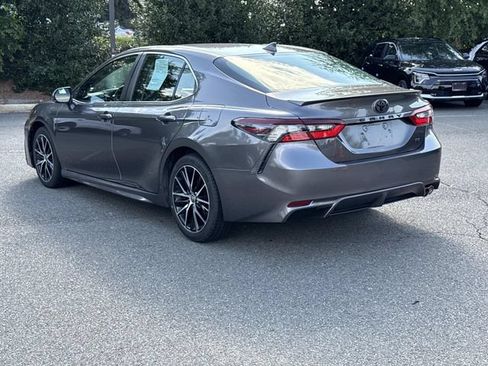 Used 2022 Toyota Camry SE FWD image 4