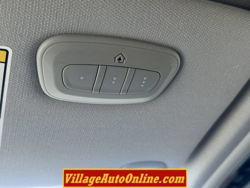 Used 2019 Jeep Cherokee Latitude Plus AWD/4WD image 17