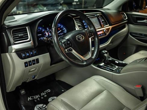 Used 2016 Toyota Highlander Limited Platinum AWD/4WD image 9