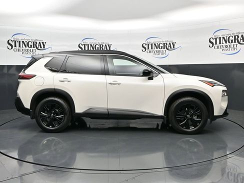 Used 2023 Nissan Rogue SV w/ SV Premium B Package image 8