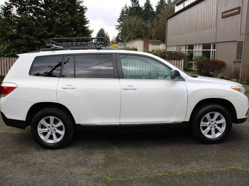 Used 2012 Toyota Highlander SE w/ Tow Pkg image 13