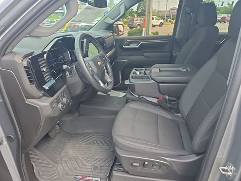 Used 2024 Chevrolet Silverado 1500 LT AWD/4WD image 11