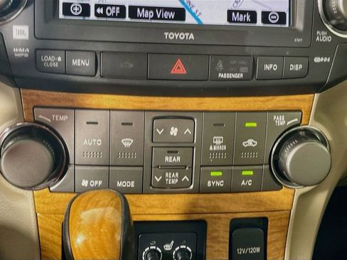 Used 2010 Toyota Highlander Limited w/ Extra Value Pkg 3 AWD/4WD image 17