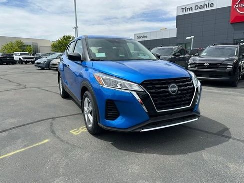Used 2025 Nissan Kicks Play S FWD image 3