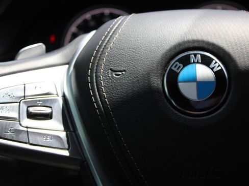 Used 2017 BMW 750i RWD image 18