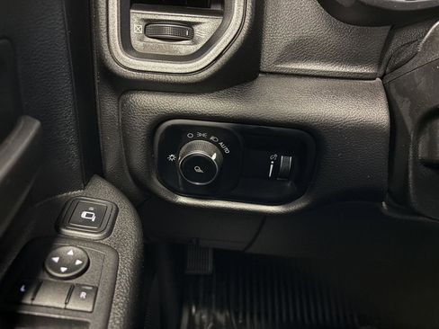 Used 2024 RAM 2500 Tradesman w/ Chrome Appearance Group image 16