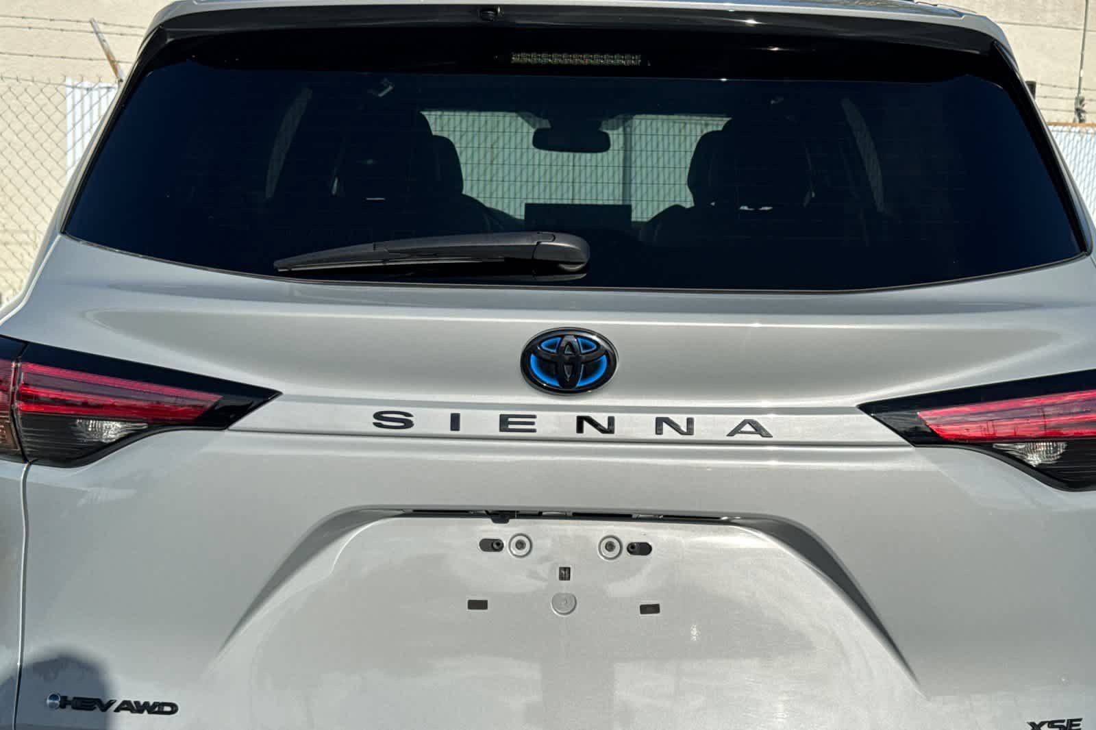 Used 2025 Toyota Sienna XSE w/ XSE Premium Package AWD/4WD image 22