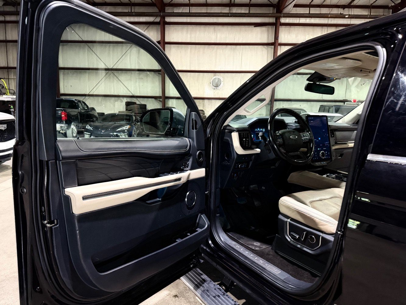 Used 2023 Ford Expedition Max Platinum AWD/4WD image 12