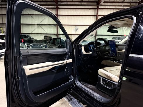 Used 2023 Ford Expedition Max Platinum AWD/4WD image 12