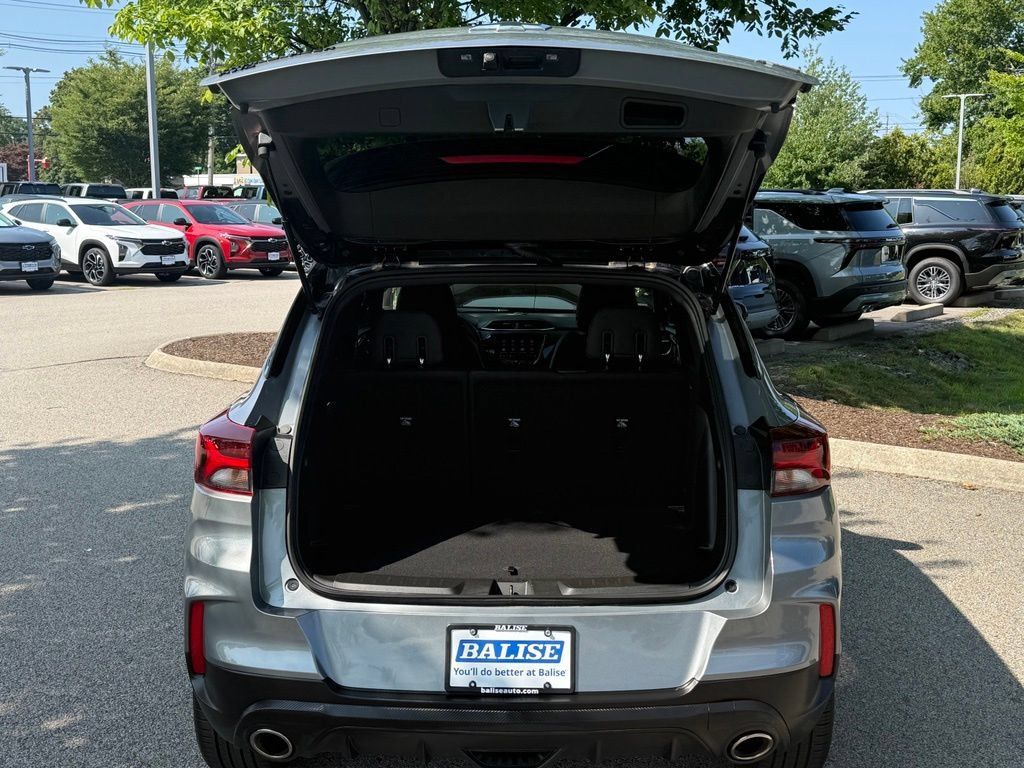 Used 2023 Chevrolet TrailBlazer RS w/ Convenience Package AWD/4WD image 10