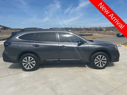 Used 2022 Subaru Outback Premium image 2