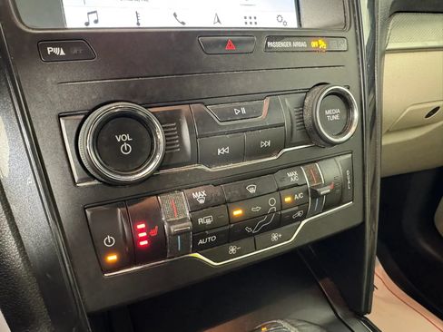 Used 2019 Ford Explorer XLT w/ Equipment Group 202A AWD/4WD image 22