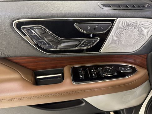 Used 2023 Lincoln Navigator Reserve image 16