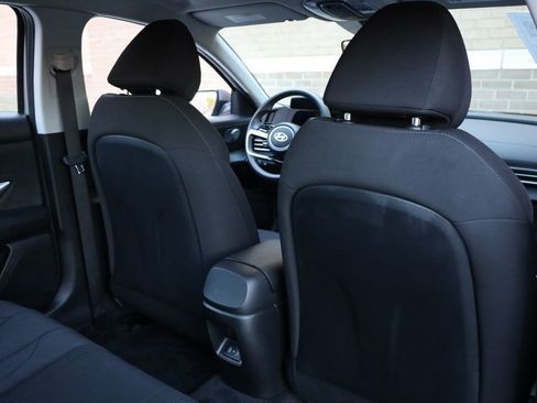 Used 2025 Hyundai Elantra SE w/ Cargo Package image 21