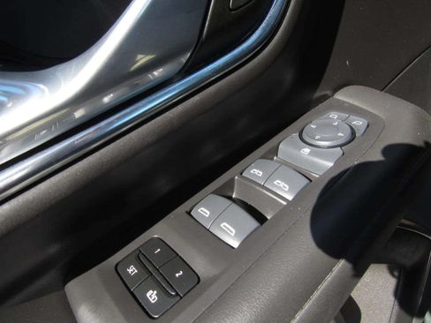 Used 2024 Chevrolet Tahoe LT RWD image 21