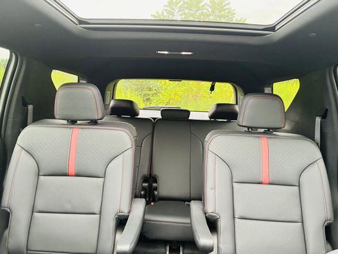 Used 2024 Chevrolet Traverse RS image 48