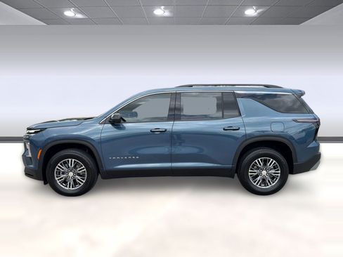 Certified 2025 Chevrolet Traverse LT w/ Enhanced Driving Package FWD image 2