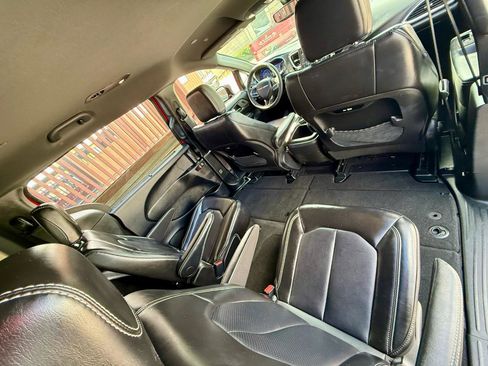 Used 2025 Chrysler Pacifica Select FWD image 37