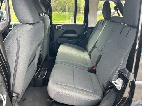 Used 2025 Jeep Wrangler Sahara image 20