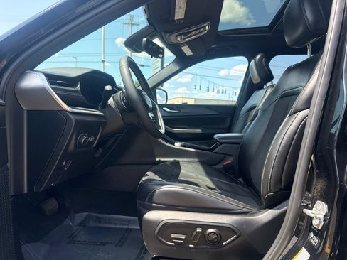 Used 2023 Jeep Grand Cherokee L Laredo AWD/4WD image 24