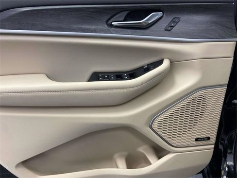 Used 2024 Jeep Grand Cherokee L Limited w/ Luxury Tech Group II image 21