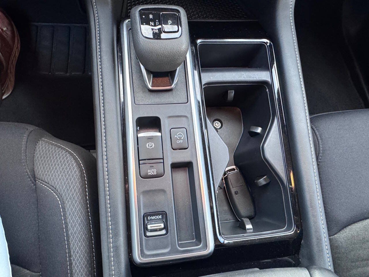 Used 2026 Nissan Pathfinder SV FWD image 27