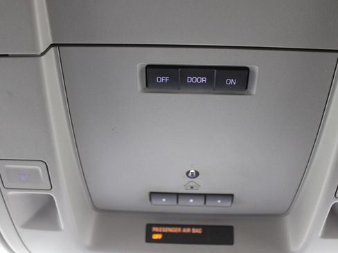 Used 2018 GMC Sierra 1500 SLT w/ SLT Premium Package image 19